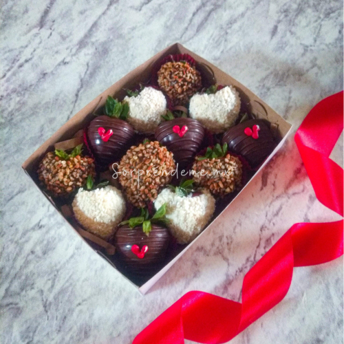 Alternative view of Caja con fresas