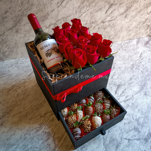 Set Brindemos Juntos con botellas de vino, chocolates y dedicatoria personalizada para celebración