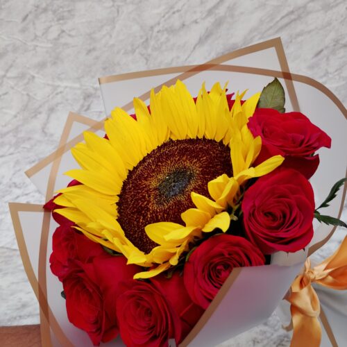 12 Rosas Y Girasol