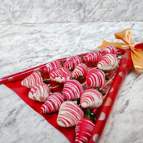 Alternative view of Ramo de 15 fresas Rojo